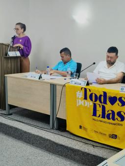 Coordenadora de políticas para a mulher participa de sessão da câmara